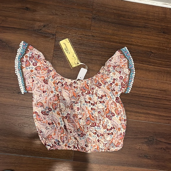 Mixumi NWT On/off shoulder Crop Top with Elastic. - Picture 4 of 6